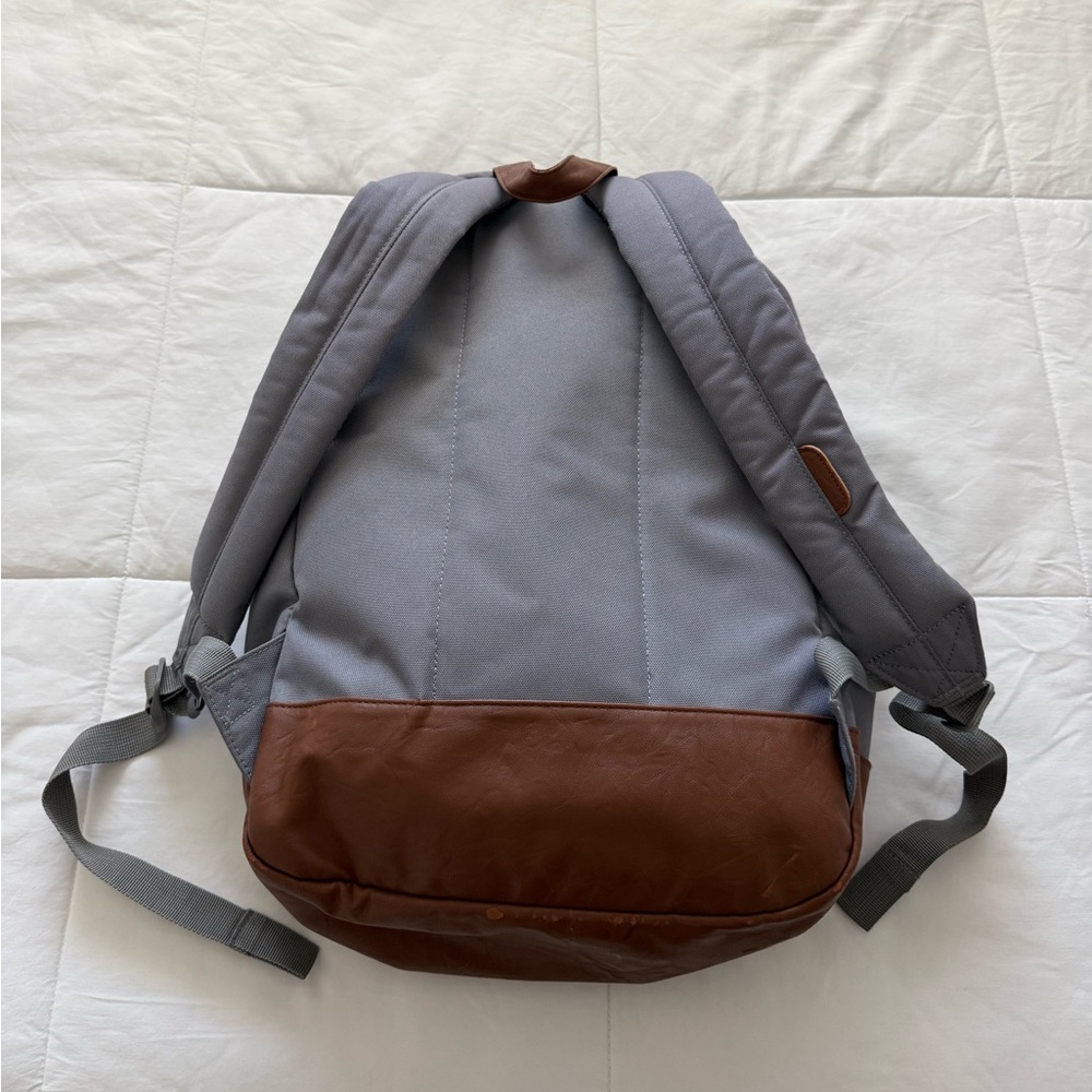 Backpack - Picture 2 of 6